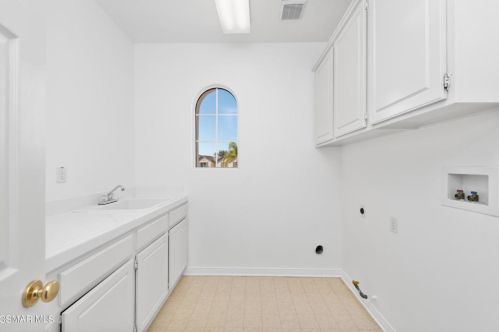 5934 Indian Terrace Dr, Simi Valley CA  93063-5771 exterior