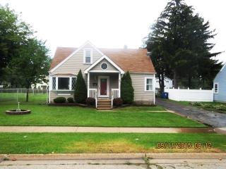 40 Macarthur Dr, Melrose Park, IL 60164-1448