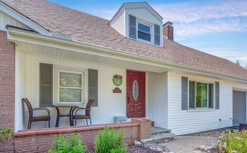 15 Valley Rd, Warwick, RI 02818-1722
