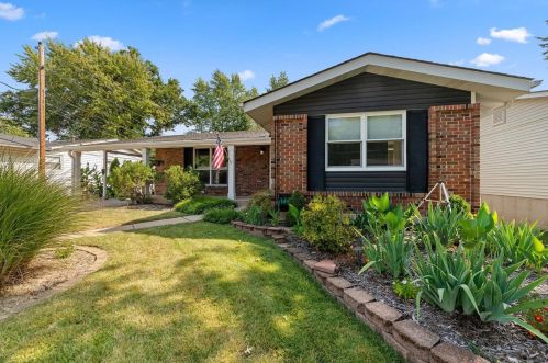 2334 Wesglen Estates Dr, Hazelwood, MO 63043-4158