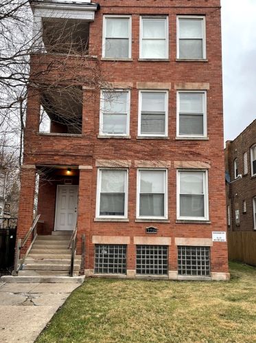 7725 Emerald Ave, Chicago, IL 60620-2429