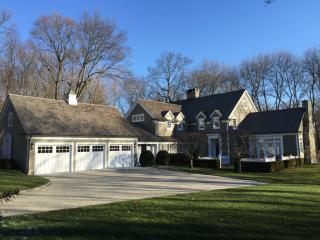 100 Christie Hill Rd, Tokeneke, CT 06820-3000