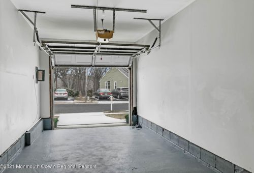 52 Redwood Dr, Tinton Falls NJ 07712-8702 exterior