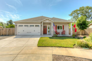 107 Chelsea Ct, Medford, OR 97535-5738