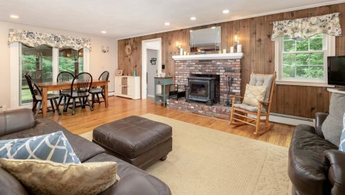 75 Pinecrest Dr, Laconia, NH 03249-2222