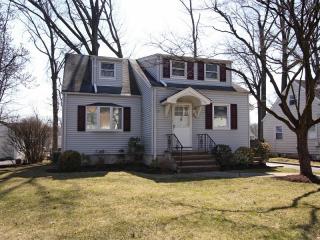 10 Omaha Dr, Cranford, NJ 07016-3318