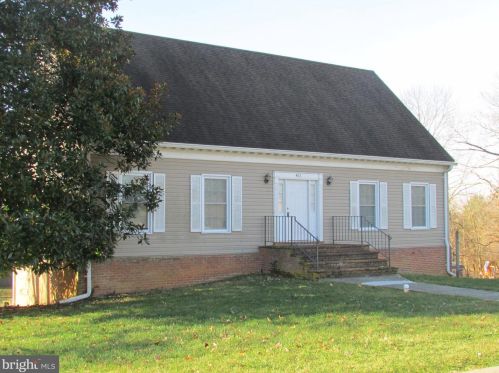492 Tuscawilla Dr, Charles Town, WV 25414-5304