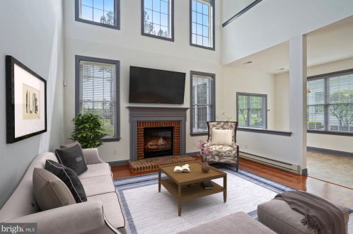 5344 Trevino Dr, Haymarket, VA 20169-3159