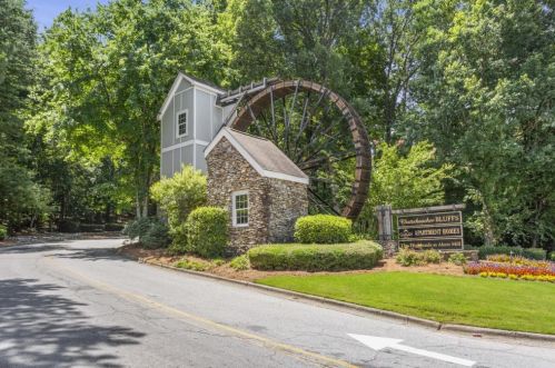3755 Chattahoochee Summit Dr, Atlanta GA  30339-3246 exterior
