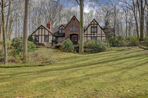 8 Grandview Dr, Holmdel Village, NJ 07733-2008