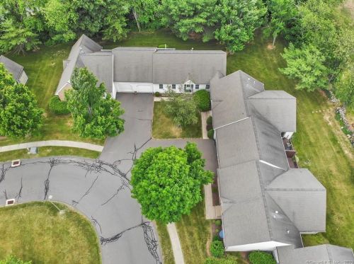 33 Shares Ln, Wapping CT  06074-3861 exterior