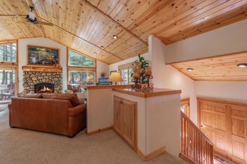 13963 Copenhagen Dr, Truckee CA  96161-6633 exterior