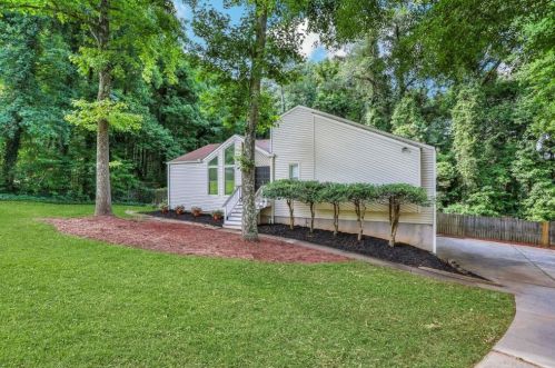 3024 Alberta Dr, Marietta, GA 30062-1513