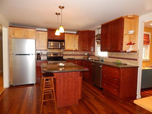 39 Sunset Dr, Dover, NH 03820-4348