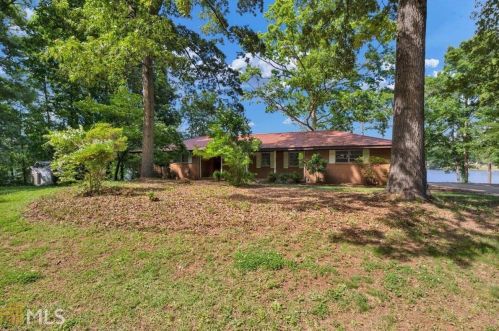 576 Lakeshore Dr, Stockbridge, GA 30281-2032