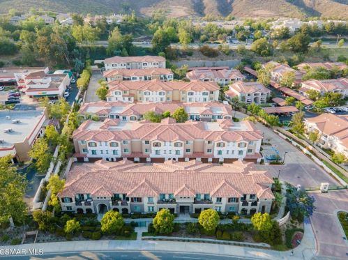 461 Country Club Dr, Simi Valley CA  93065-8388 exterior