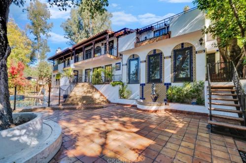 1664 Las Flores Dr, Glendale CA  91207-1200 exterior