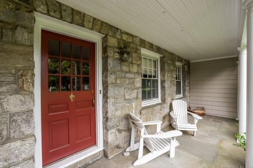 10 Crescent Rd, Riverside, CT 06878-1906