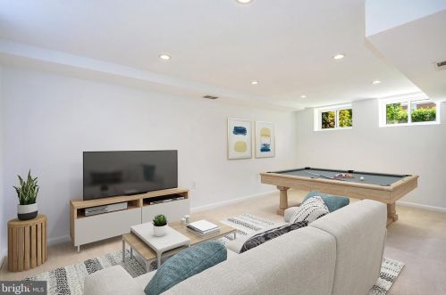 10015 Markham St, Silver Spring MD 20901-2233 exterior