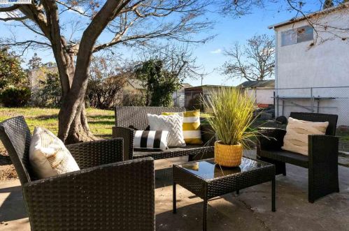 1570 Plz Dr, San Leandro CA 94578-1968 exterior