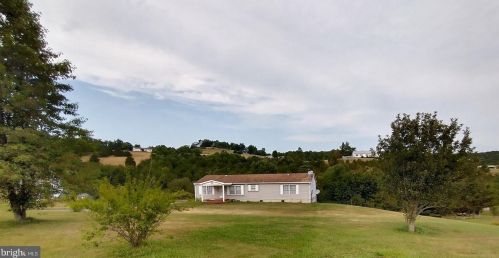 72 Lois Ln, Maysville, WV 26833-7619