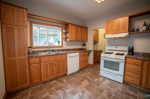 2817 Wicklow St, Duluth MN  55806-1415 exterior
