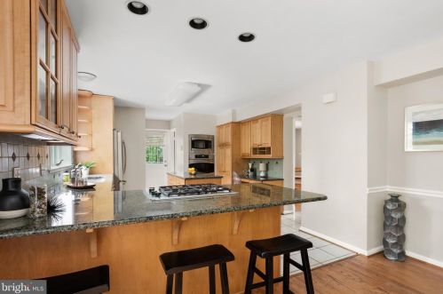 1423 Crestridge Dr, Silver Spring MD 20910-1535 exterior