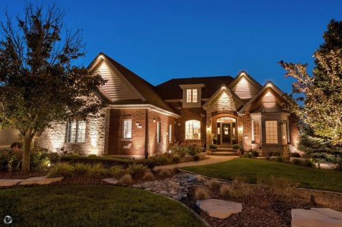 8636 Pine Ridge Dr, Frankfort, IL 60423-8644