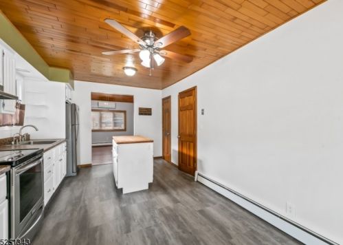 229 Elmira Trl, Hopatcong, NJ 07843-1007