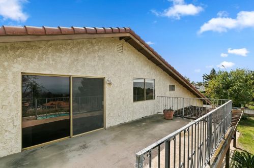 16350 Rancho Escondido Dr, Riverside CA  92506-5816 exterior