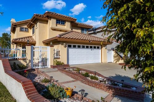 325 Rosebud Ct, Anaheim, CA 92808-1629