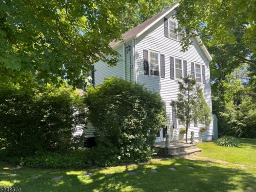 77 Stanhope Rd, Sparta, NJ 07871-2238