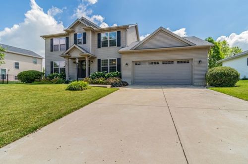 302 Harlan Wise Dr, Saint Joseph, IL 61873-8460