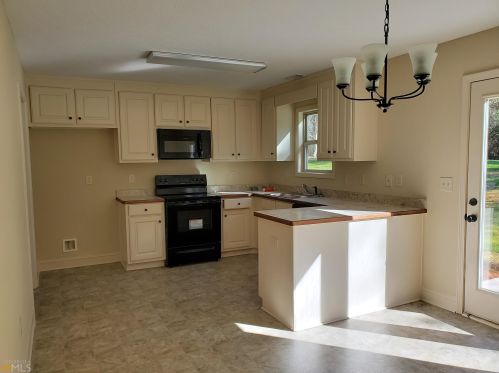 154 Waterford Glen Dr, Lula, GA 30554-0033