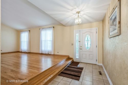 3817 Lizette Ln, Glenview, IL 60026-1218
