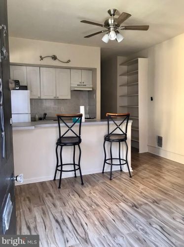 312 12th St, Philadelphia, PA 19107-6770