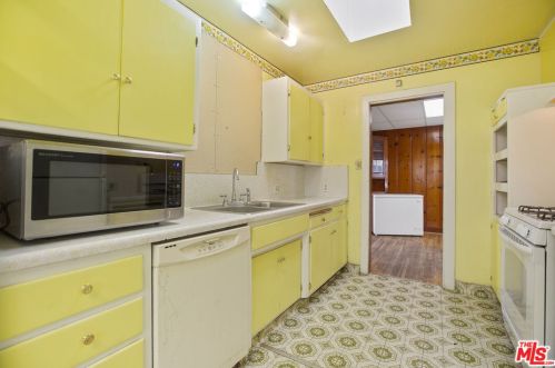 535 D St, Tehachapi, CA 93561-1806