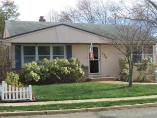124 Mccutcheon Ave, Sayreville, NJ 08872-1051