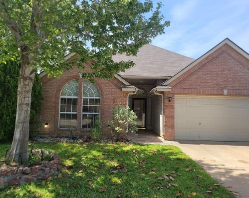 9032 Saranac Trl, Fort Worth TX  76118-7584 exterior