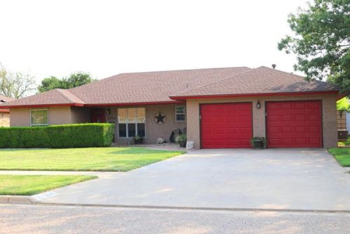 3619 Red Oak Ln, Plainview, TX 79072-1503