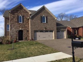 529 Cloverhill Ln, Lebanon, TN 37090-1801