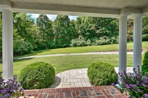 7 Philhower Rd, Lebanon, NJ 08833-3319