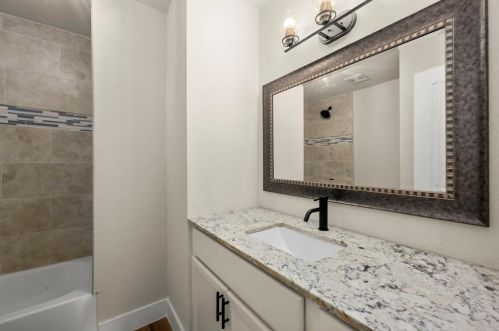 302 Brk Holw Dr, Conroe TX  77385-9107 exterior