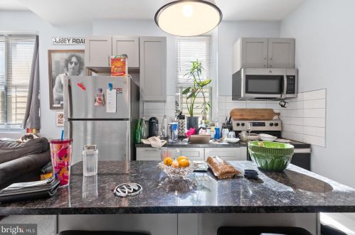 2500 11th St, Philadelphia, PA 19133-1412