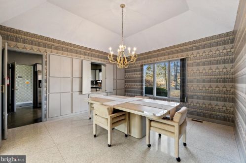 1 Hemlock Ct, Princeton NJ  08540-4708 exterior
