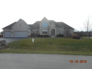 2215 Winding Creek Dr, Belvidere, IL 61008-7431