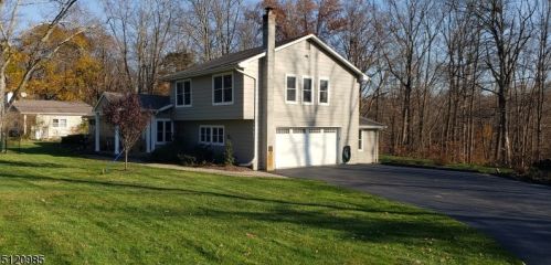 936 Edgewood Dr, Fredon, NJ 07860-4527