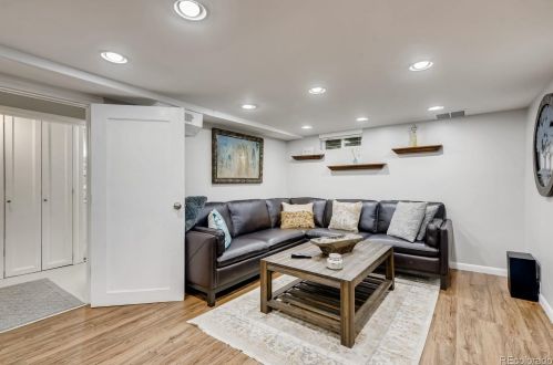 3070 Washington St, Englewood CO  80113-1672 exterior