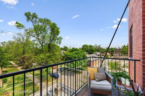 2934 Montrose Ave, Chicago IL  60618-1470 exterior