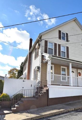 216 Chestnut St, Bangor, PA 18013-2510